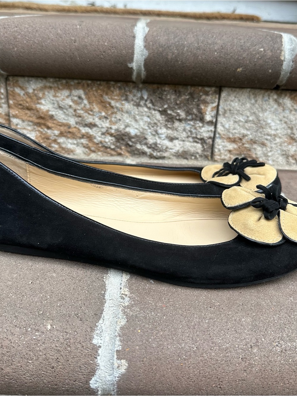 Kate Spade Black Suede Tan Floral Appliqué Slip On Ballet Flats Size 9.5 - Picture 4 of 8